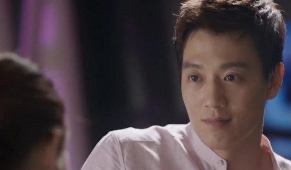 Kim Rae Won in an episode of 'Doctors' with Park Shin Hye.