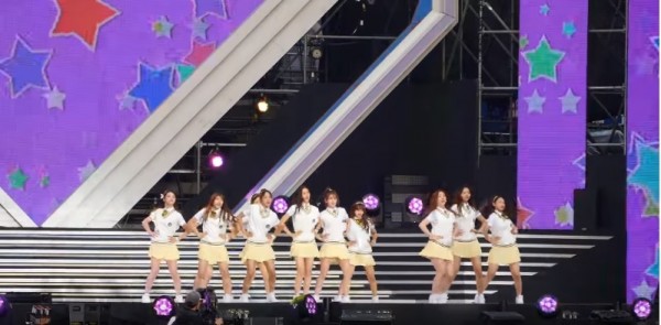 I.O.I. performs during the Dream Concert last June 4, 2016.