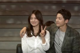 Song Song fans are thrilled after the popular Descendants of the Sun couple Song Joong Ki and Song Hye Kyo was reunited in a fan meeting in Chengdu, China, last Friday (June 17).