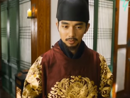 Yoo Seung Ho in a still from the trailer of "Kim Sun Dal." He recently appeared on Section TV to talk about shedding his child actor image and taking on more mature roles. 