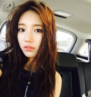 "Uncontrollably Fond" star and Miss A member Suzy strikes a pose for her followers.