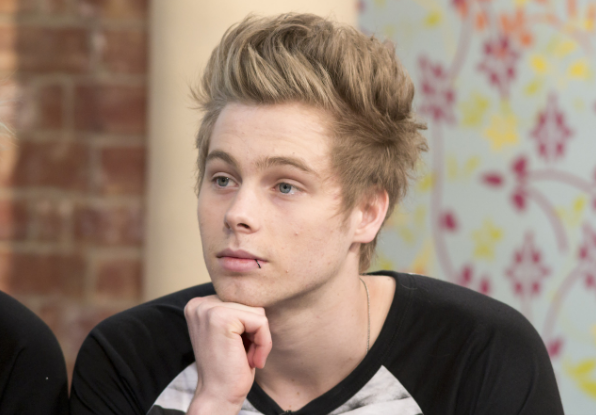 Luke Hemmings urged his fans to "relax," and slammed all the remarks they've been making about his girlfriend.