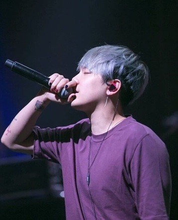 F.T. Island main vocalist Lee Hong Ki performs for his fans.