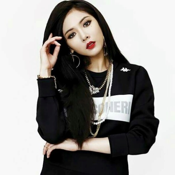 Hyuna features the lead single "Red."