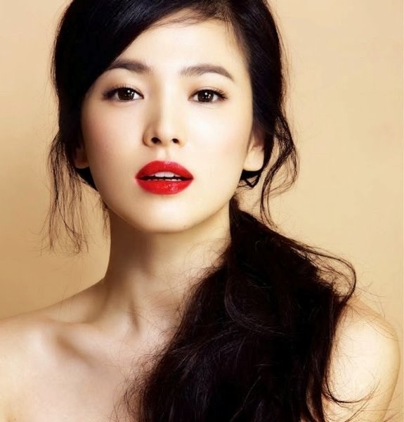 Song Hye Kyo is a popular Korean actress that gained several television dramas.