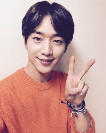 Actor Seo Kang Joon in an Instagram post asks fans to request for a song they would like to hear.