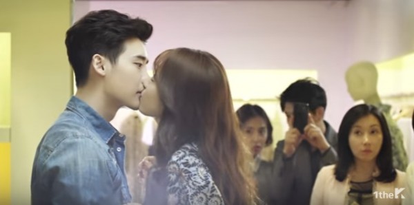 Han Hyo Joo kisses Lee Jung Sok on MBC's romantic drama series "W."