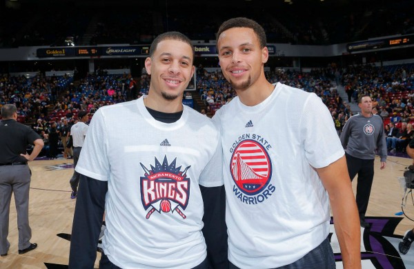 Former Sacramento Kings guard Seth Curry (L) with brother Steph of the Golden State Warriors