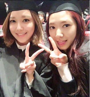 SNSD's Sooyoung and "Doctors" star Park Shin Hye during their graduation at Chung-Ang University in February.