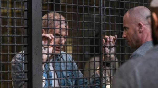 A photo of Wentworth Miller and Dominic Purcell in an episode of Prison Break. 