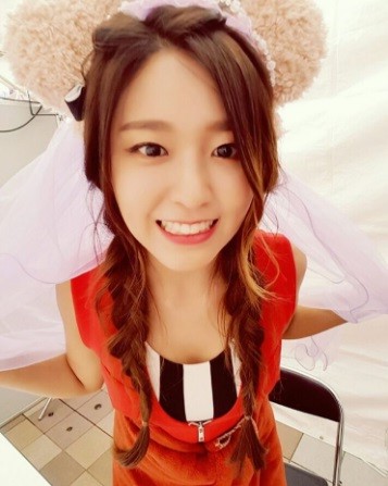 AOA member Seolhyun wearing a cute headband poses for her Japanese fans.