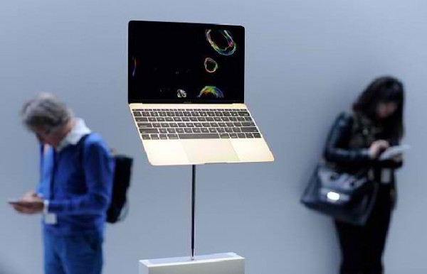 A new Macbook Pro is seen on display at an Apple media event in San Francisco, California on March 9, 2015.