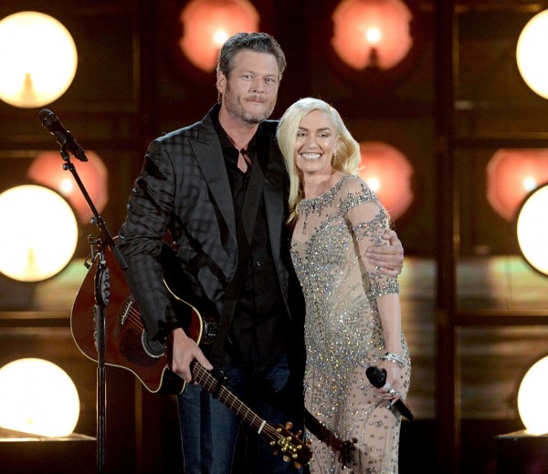 Blake Shelton surprised Gwen Stefani and her fans by joining her on stage at Dallas. 