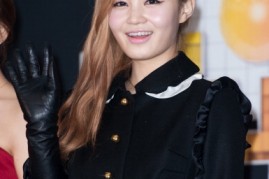 Lee Hi during the 2012 Color of Kpop